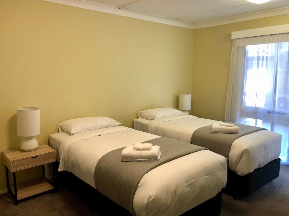 Eight Spence Motel Warrnambool Exterior photo