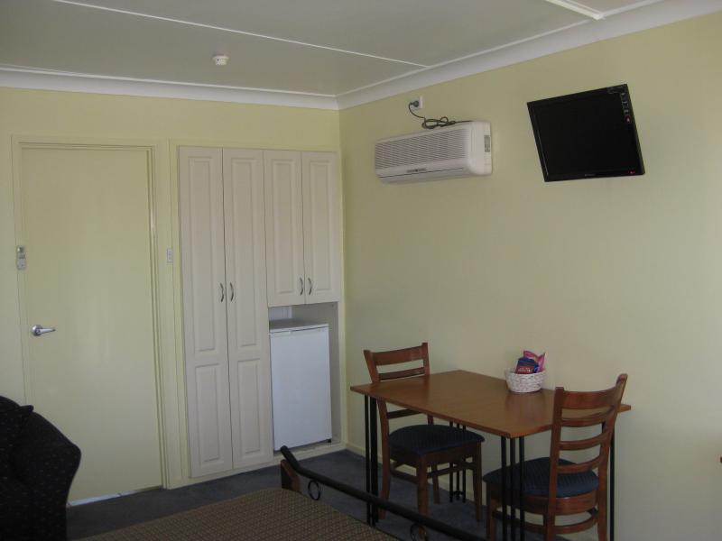 Eight Spence Motel Warrnambool Exterior photo