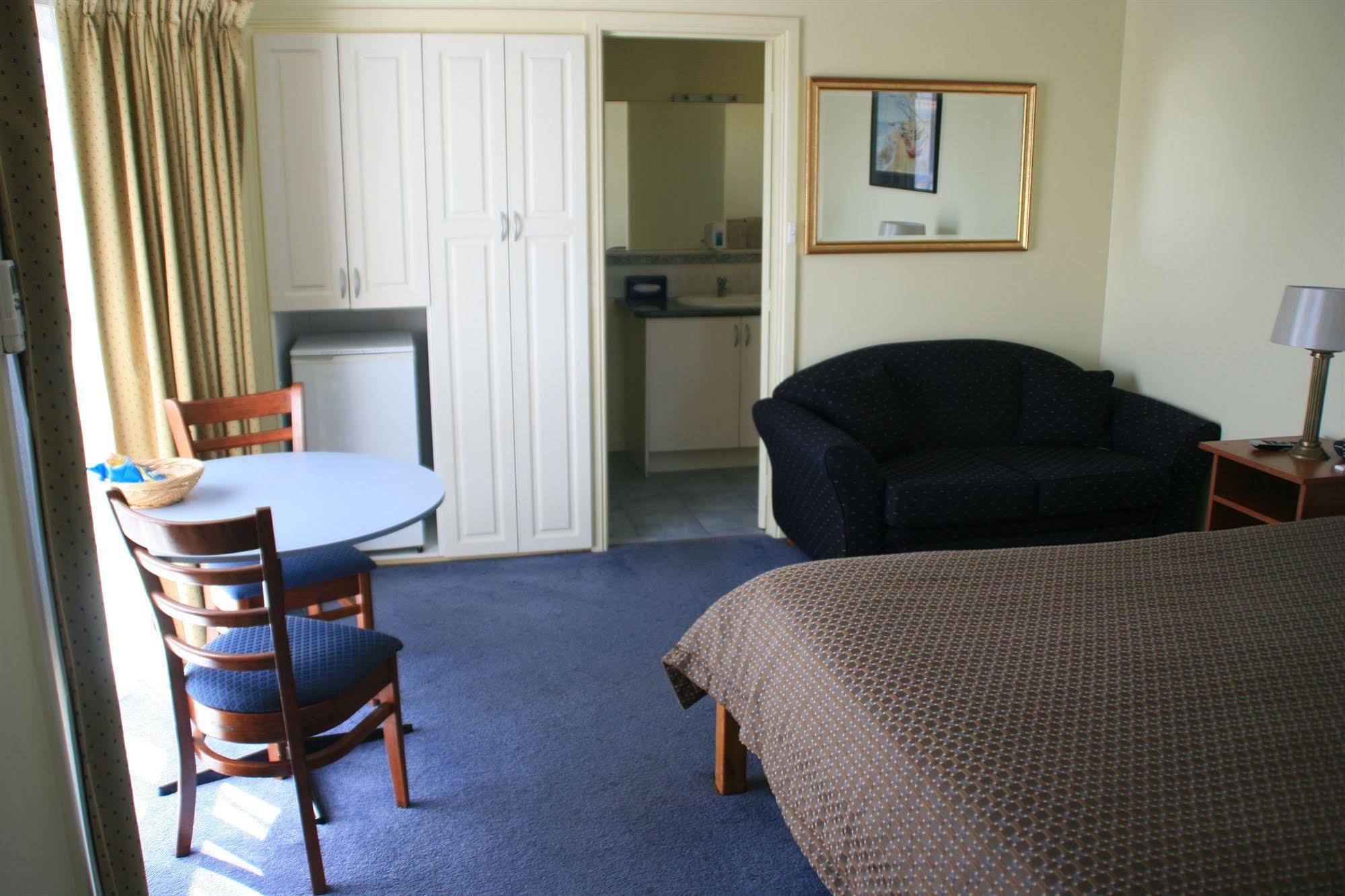 Eight Spence Motel Warrnambool Exterior photo