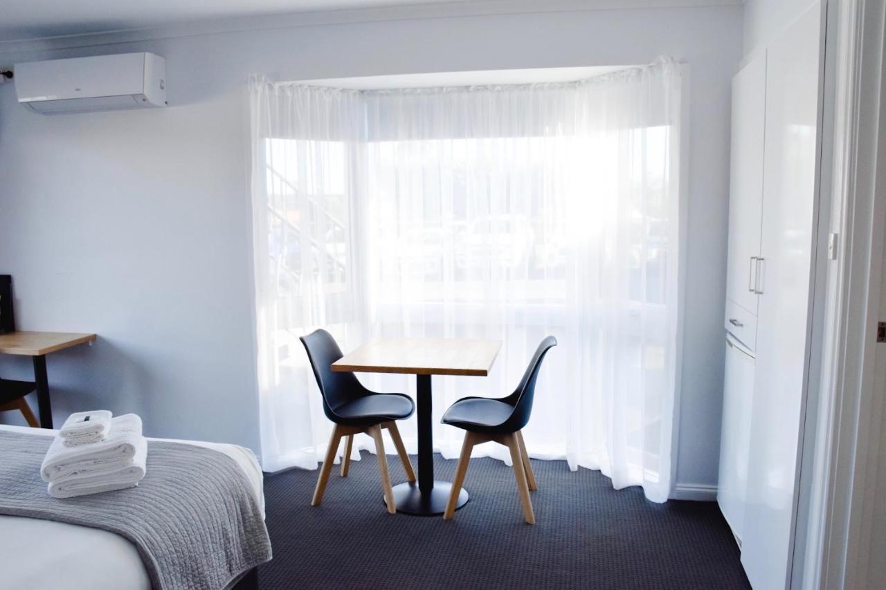 Eight Spence Motel Warrnambool Exterior photo